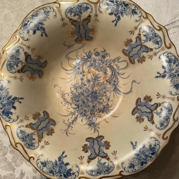 Decorative Bowl on Pedastal - Picture 7 of 9